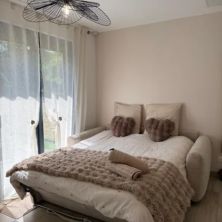 Le Refuge Douillet à 10min De Disneyland Avec Parking Privé Et Belle Terrasse Vue Sur Jardin Appartement *